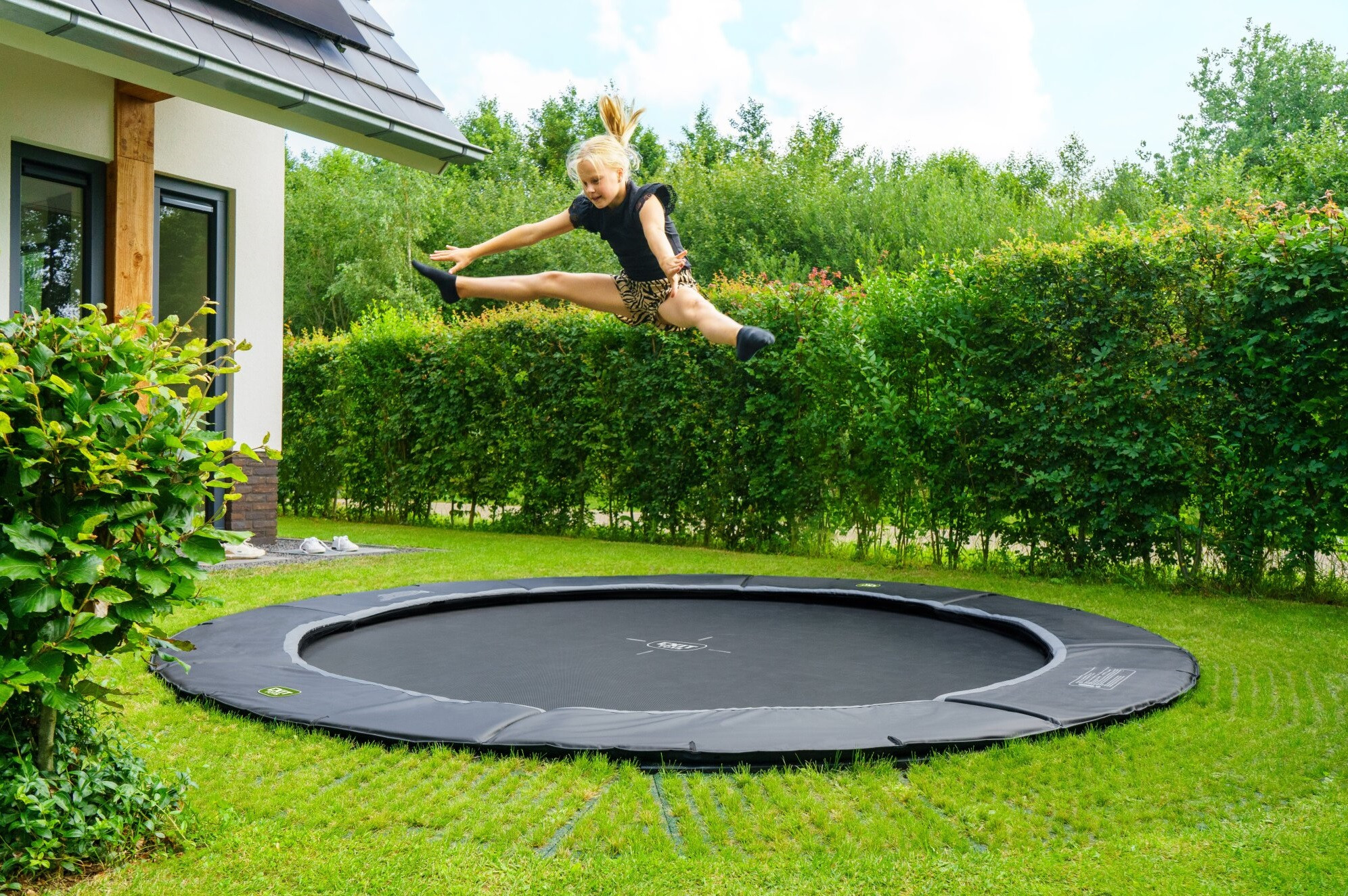 EXIT Trampoline Dynamic met Freezone Veiligheidstegels - Groundlevel - 366 cm - Zwart 
