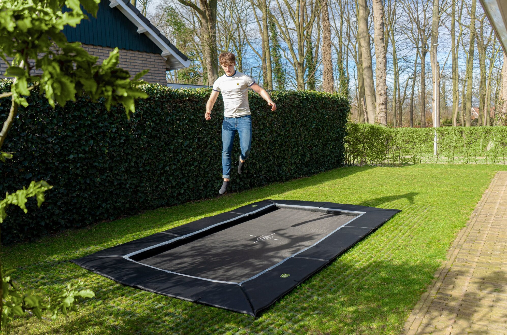 EXIT Trampoline Dynamic met Freezone Veiligheidstegels - Groundlevel - 519 x 305 cm - Zwart 
